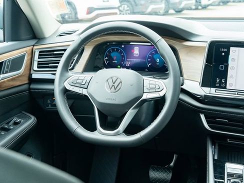 New 2026 Volkswagen Atlas SE FWD image 32