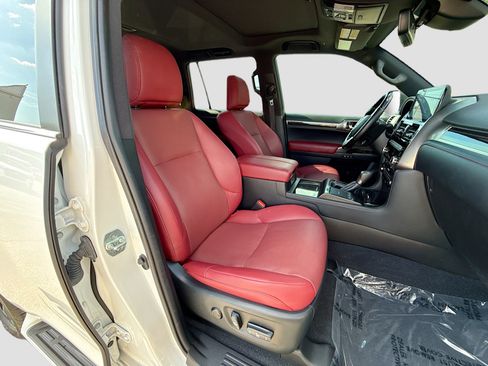 Used 2023 Lexus GX 460 Premium w/ Accessory Package AWD/4WD image 14