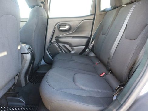 Used 2023 Jeep Renegade Latitude image 12