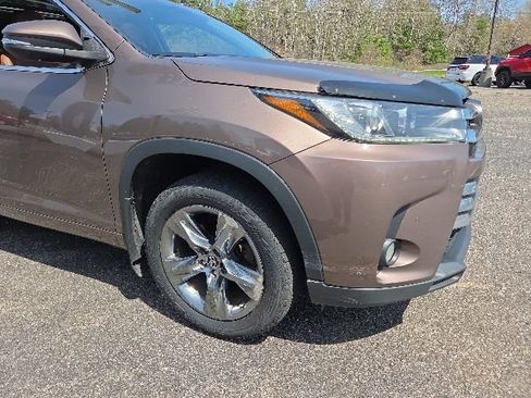 Used 2017 Toyota Highlander Limited AWD/4WD image 31