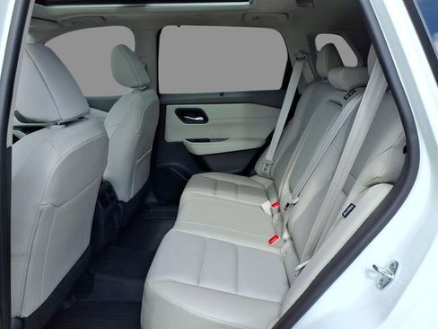 Used 2023 Nissan Rogue SV w/ SV Premium B Package image 5