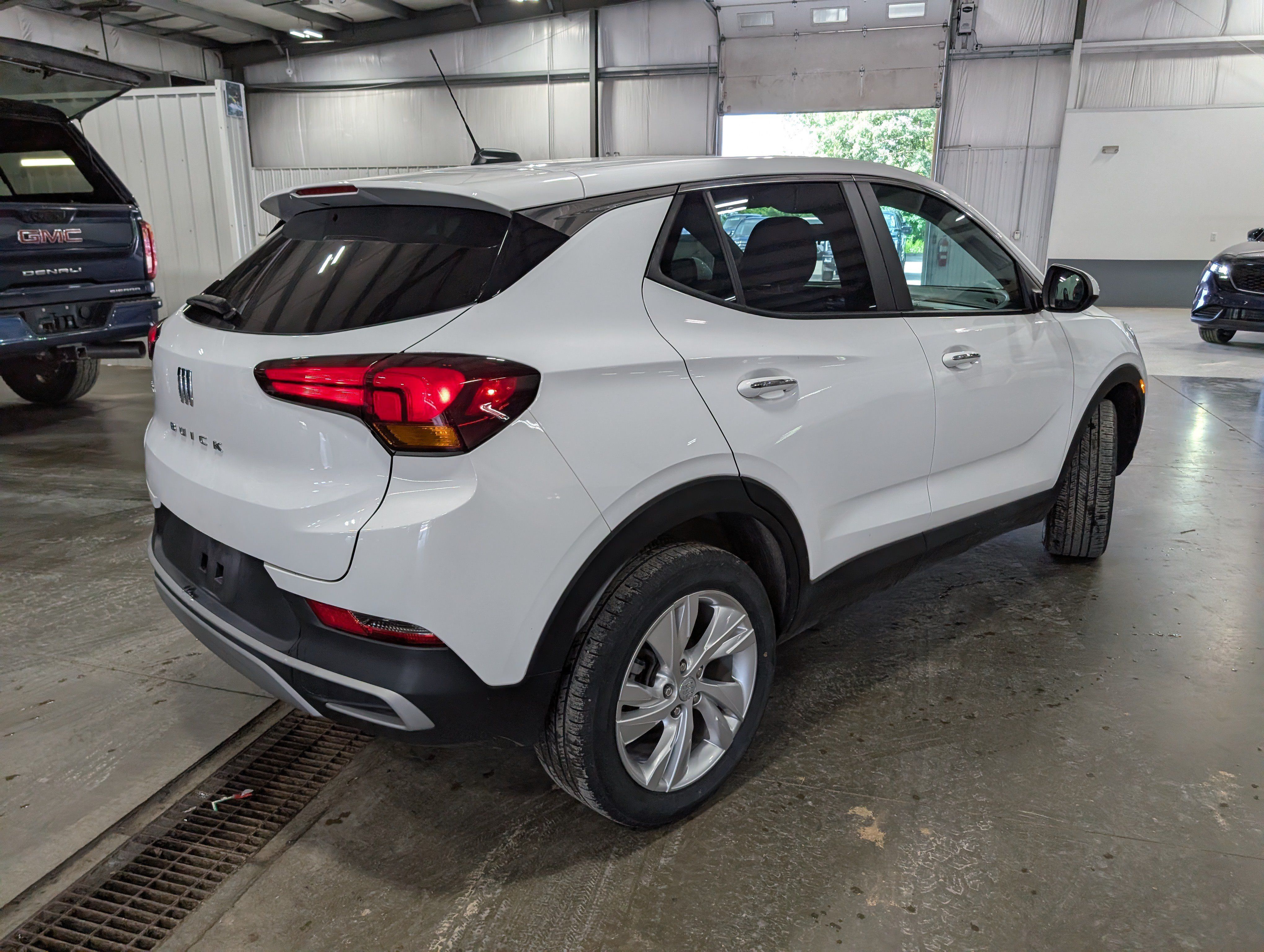 Used 2024 Buick Encore GX Preferred w/ Comfort Package AWD/4WD image 3