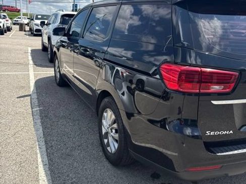 Used 2020 Kia Sedona L FWD image 6