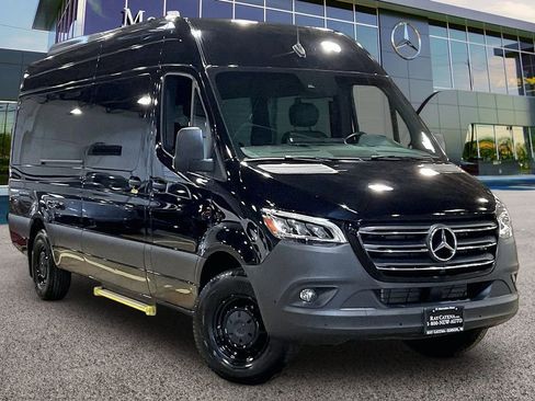 Used 2023 Mercedes-Benz Sprinter 2500 image 1