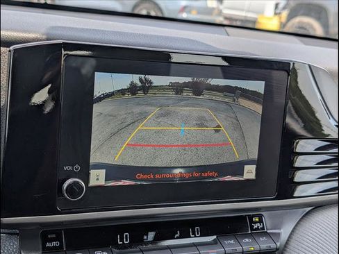 Used 2025 Toyota Camry SE AWD/4WD image 12