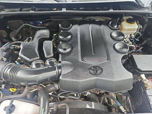 Used 2014 Toyota 4Runner SR5 AWD/4WD image 36