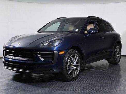 Certified 2023 Porsche Macan AWD/4WD image 1