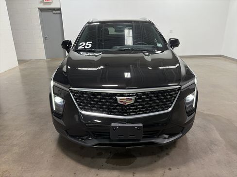 Used 2025 Cadillac XT4 Premium Luxury image 39