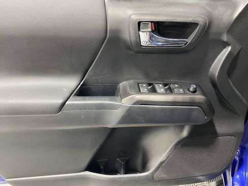 Used 2022 Toyota Tacoma TRD Sport w/ Technology Package AWD/4WD image 18