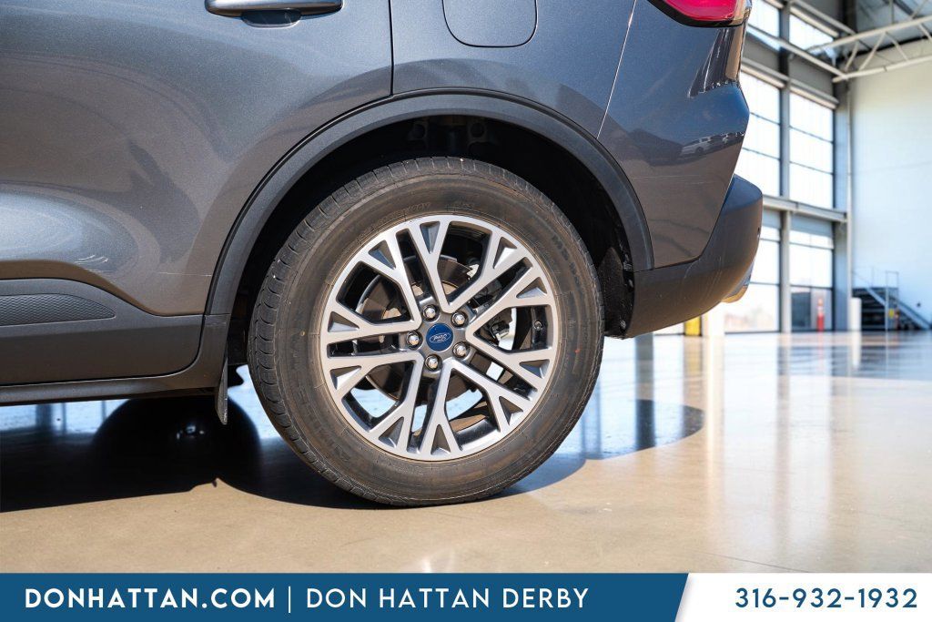 Used 2022 Ford Escape SEL FWD image 18
