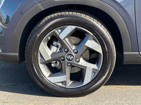 Used 2025 Hyundai Venue Limited image 26