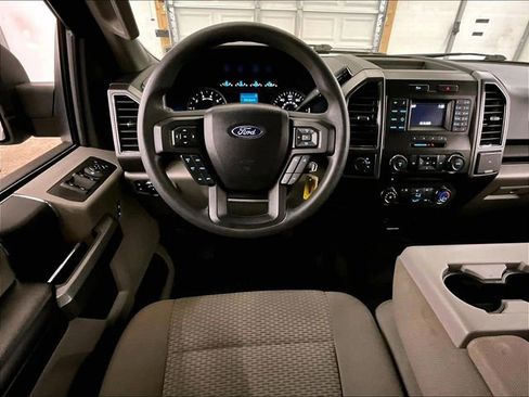 Used 2017 Ford F150 XLT AWD/4WD image 5