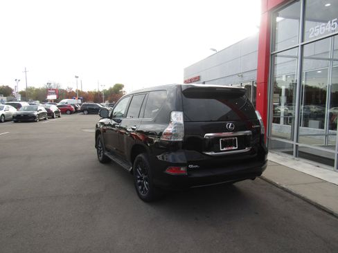 Used 2021 Lexus GX 460 Premium w/ Premium Package image 3