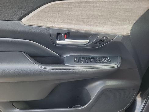 Used 2024 Toyota Grand Highlander Platinum image 21