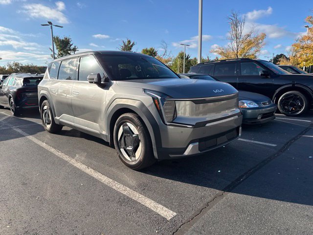Certified 2024 Kia EV9 Light Long Range RWD image 7