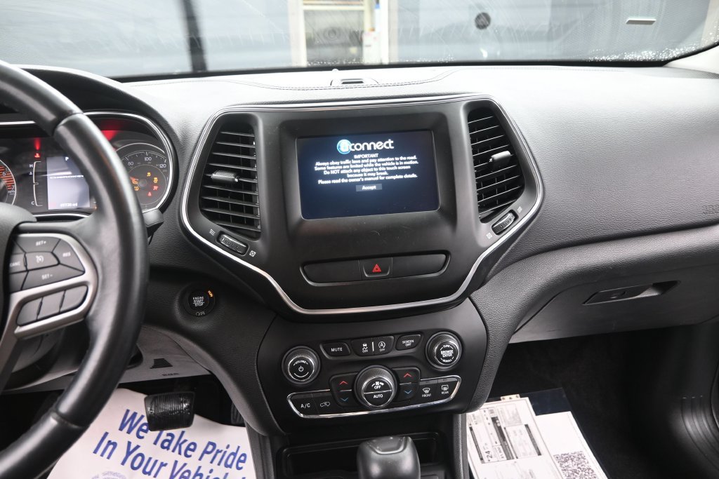 Used 2019 Jeep Cherokee Latitude Plus w/ Comfort/Convenience Group AWD/4WD image 25