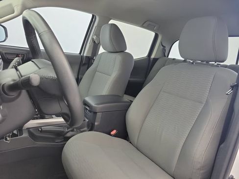 Used 2018 Toyota Tacoma SR5 RWD image 17