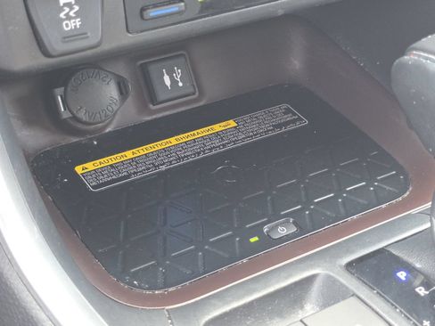 Used 2019 Toyota RAV4 Limited w/ Advanced Technology Package AWD/4WD image 17