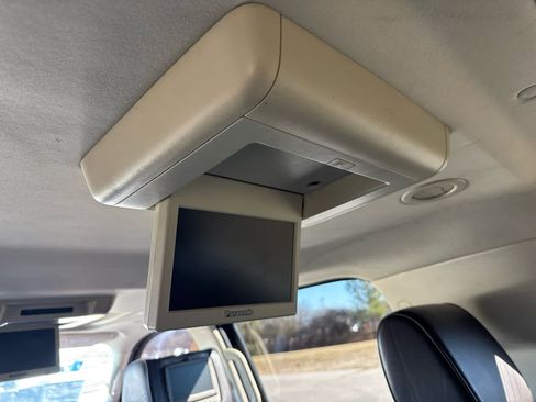 Used 2014 Cadillac Escalade ESV Platinum image 23