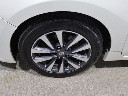 Used 2017 Nissan Altima 2.5 SL FWD image 9
