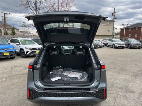 New 2026 Volkswagen Tiguan SE R-Line AWD/4WD image 8