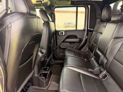 Used 2022 Jeep Gladiator Overland w/ Popular Equipment Package AWD/4WD image 11