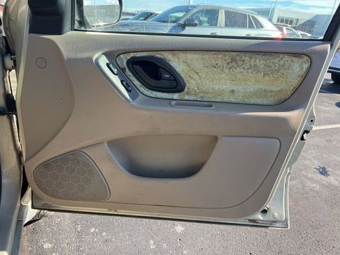 Used 2004 Ford Escape Limited image 27