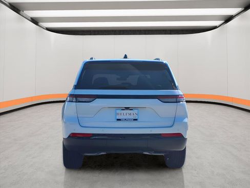 New 2025 Jeep Grand Cherokee Altitude image 6