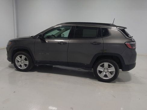 Used 2022 Jeep Compass Latitude w/ Convenience Group AWD/4WD image 3