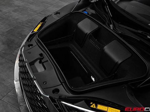 Used 2021 Audi R8 V10 w/ Premium Package RWD image 10