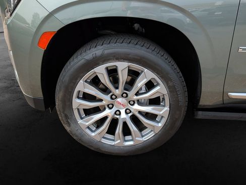 Used 2023 GMC Yukon XL Denali AWD/4WD image 13