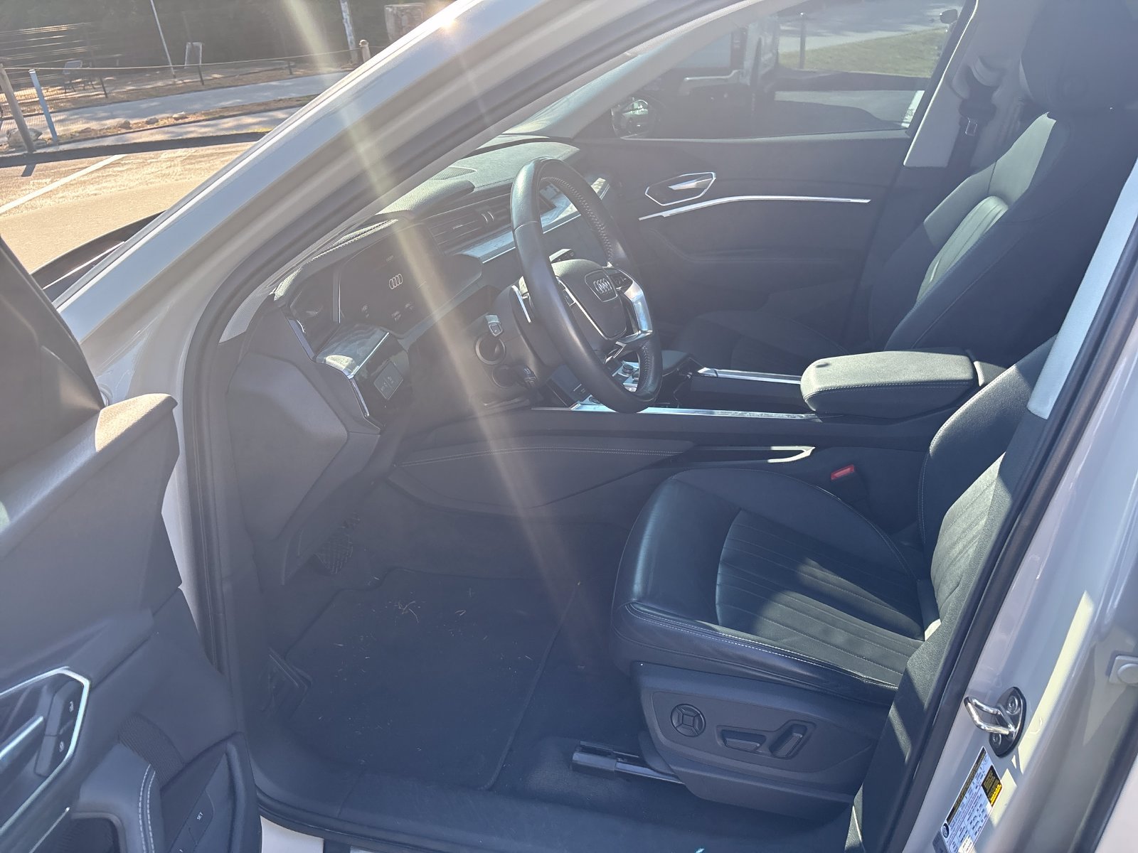 Used 2021 Audi e-tron Premium w/ Convenience Plus Package AWD/4WD image 11