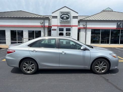 Used 2017 Toyota Camry SE FWD image 8