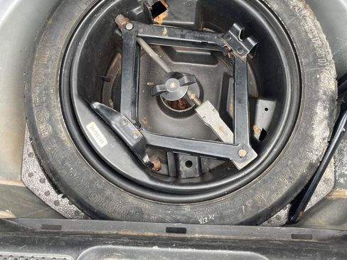 Used 2004 Pontiac Bonneville SE w/ Leather Appointment Package FWD image 31