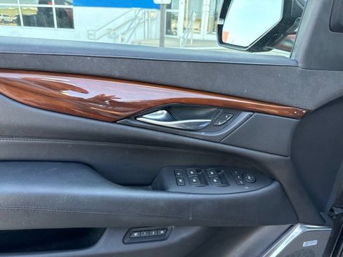 Used 2017 Cadillac Escalade Luxury RWD image 15