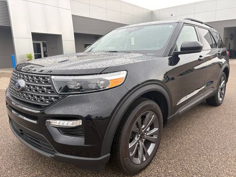 Used 2024 Ford Explorer XLT w/ Equipment Group 202A AWD/4WD image 2