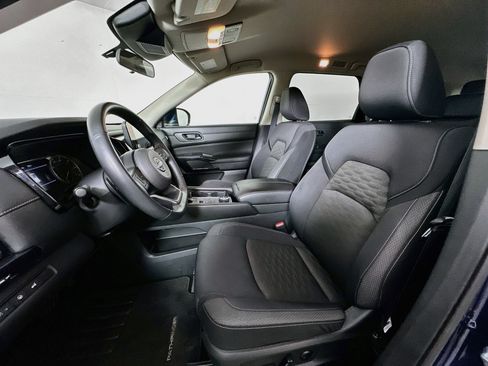 Used 2025 Nissan Pathfinder SV AWD/4WD image 13