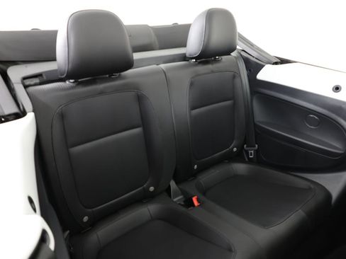 Used 2019 Volkswagen Beetle 2.0T SE FWD image 31