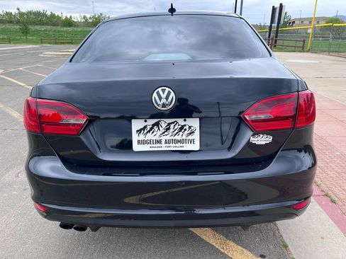 Used 2012 Volkswagen Jetta GLI Autobahn FWD image 6