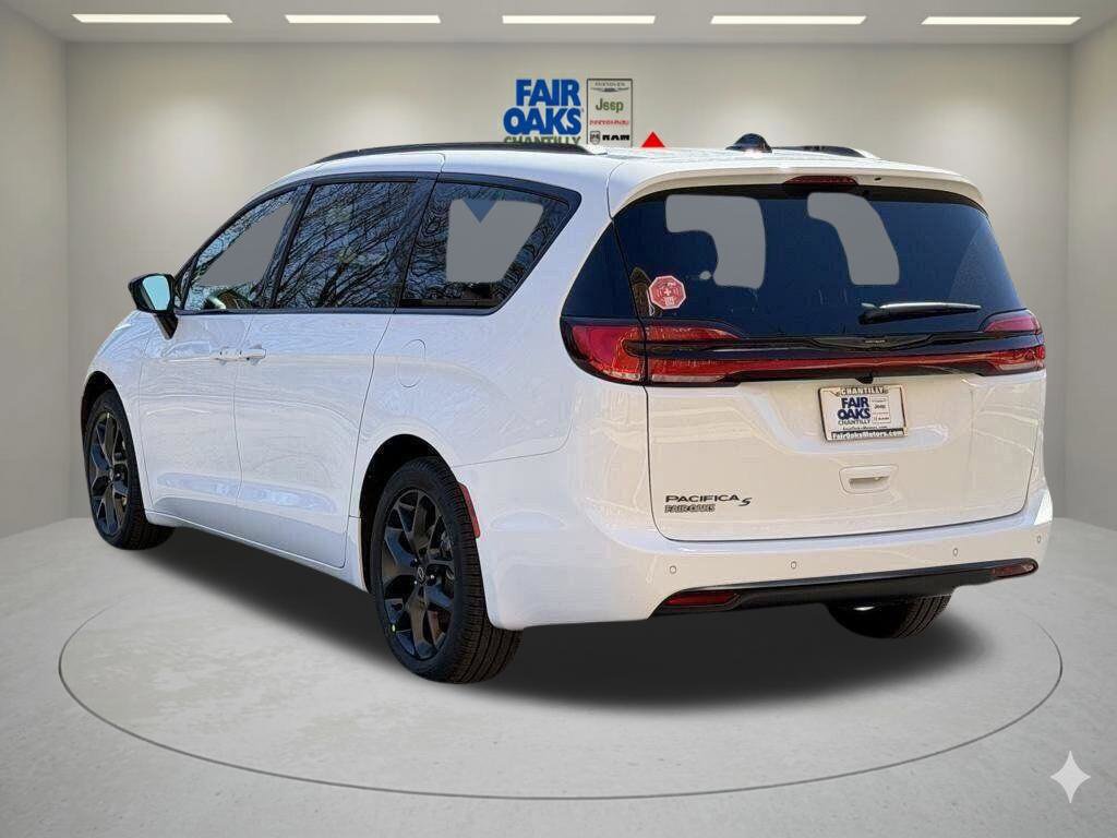 New 2026 Chrysler Pacifica Select w/ S Appearance Package FWD image 8