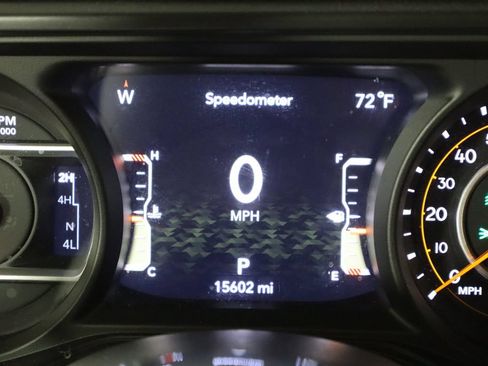 Used 2026 Jeep Wrangler Unlimited Sahara AWD/4WD image 38