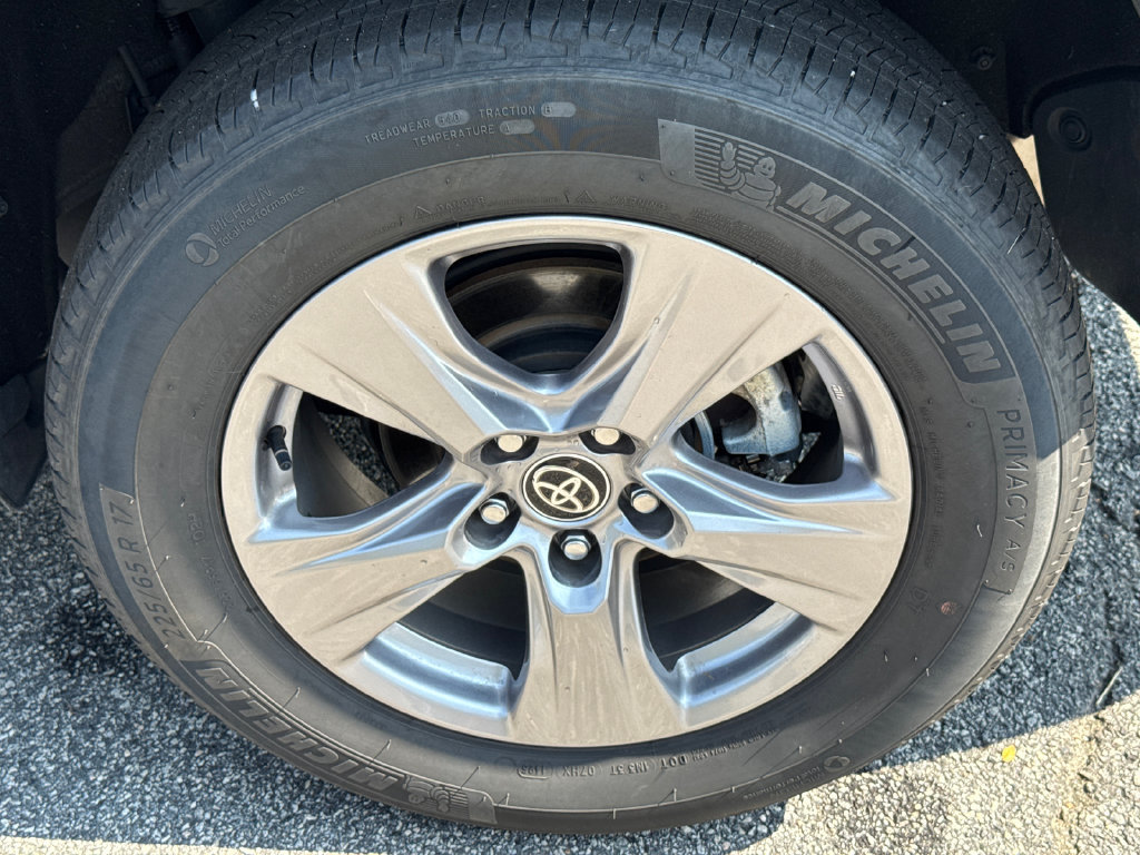 Used 2025 Toyota RAV4 XLE AWD/4WD image 22