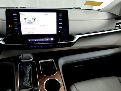 Certified 2024 Toyota Sienna XLE image 30