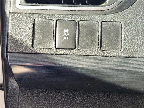 Used 2016 Toyota Camry SE image 13