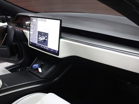 Used 2022 Tesla Model S Plaid image 9