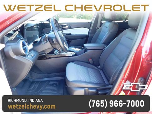 Used 2025 Chevrolet Trax LT w/ Driver Confidence Package FWD image 12