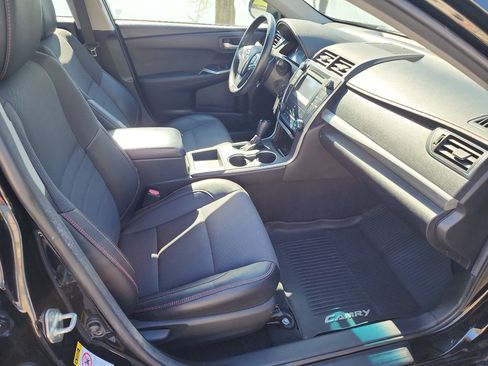 Used 2017 Toyota Camry SE image 13