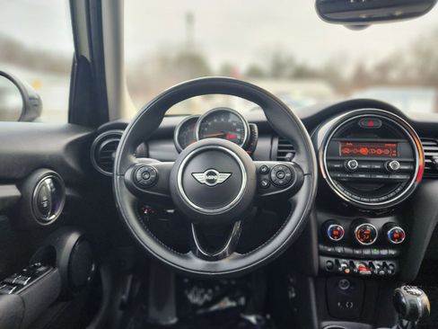 Used 2016 MINI Cooper 4-Door Hardtop w/ Cold Weather Package image 29