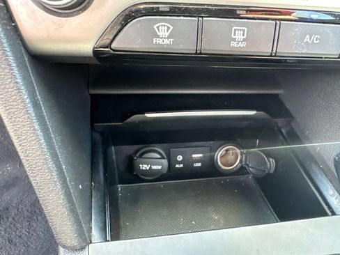 Used 2017 Hyundai Elantra Limited FWD image 23