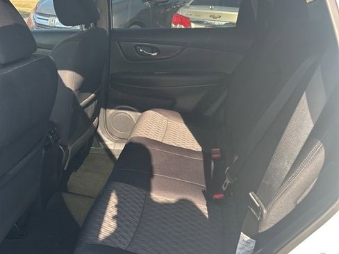 Used 2018 Nissan Rogue SV w/ Premium Package image 11